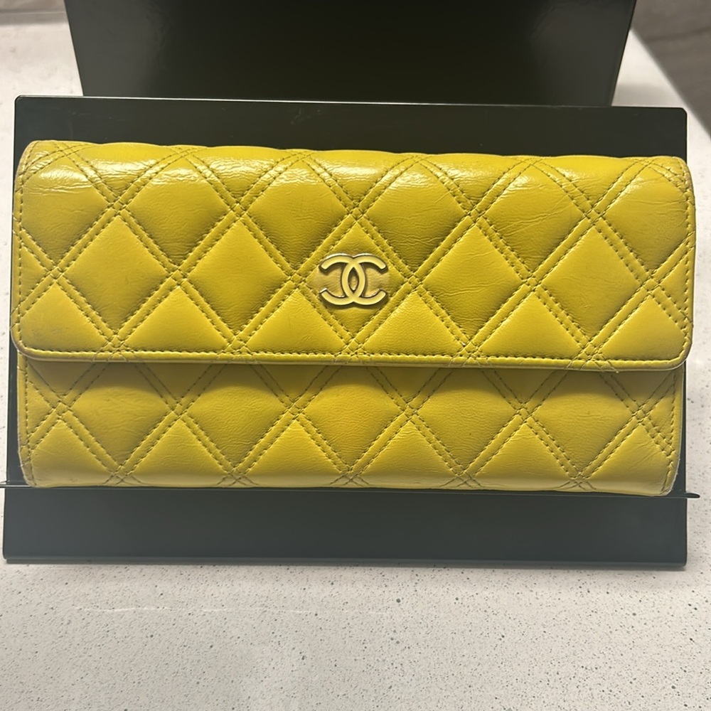 Chanel Matelasse Long Yellow wallet - Picture 2 of 10